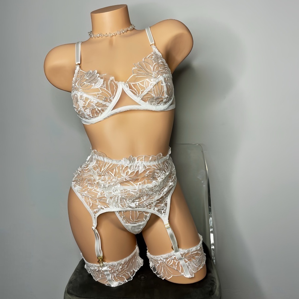 White Embroidered 5 Piece Lingerie Set